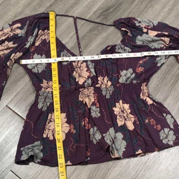 Free People T-Strap Purple Floral Boho Blouse size M - Picture 8 of 8